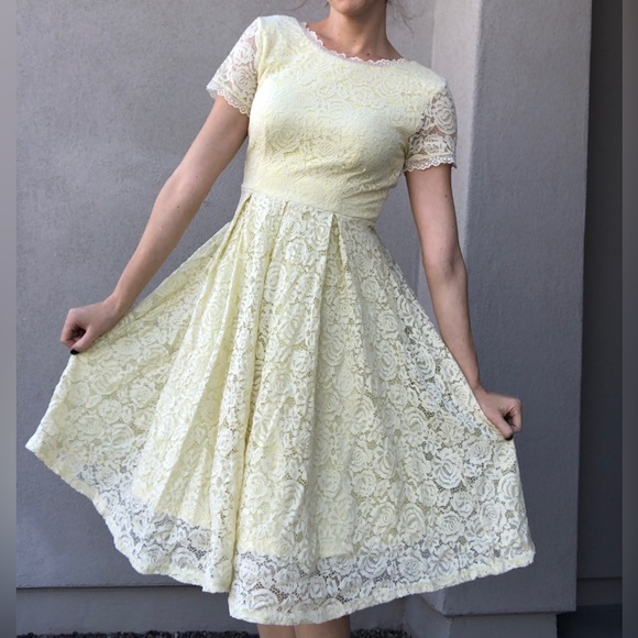 1950s style yellow lace vintage swing dress - Picture 3 of 10